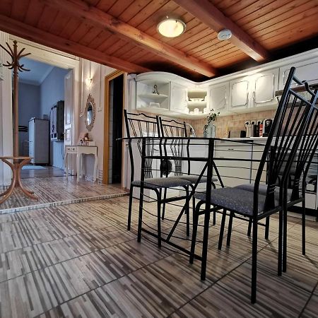 Belvarosi Vintage Apartman A Setaloutcan Miszkolc Zewnętrze zdjęcie