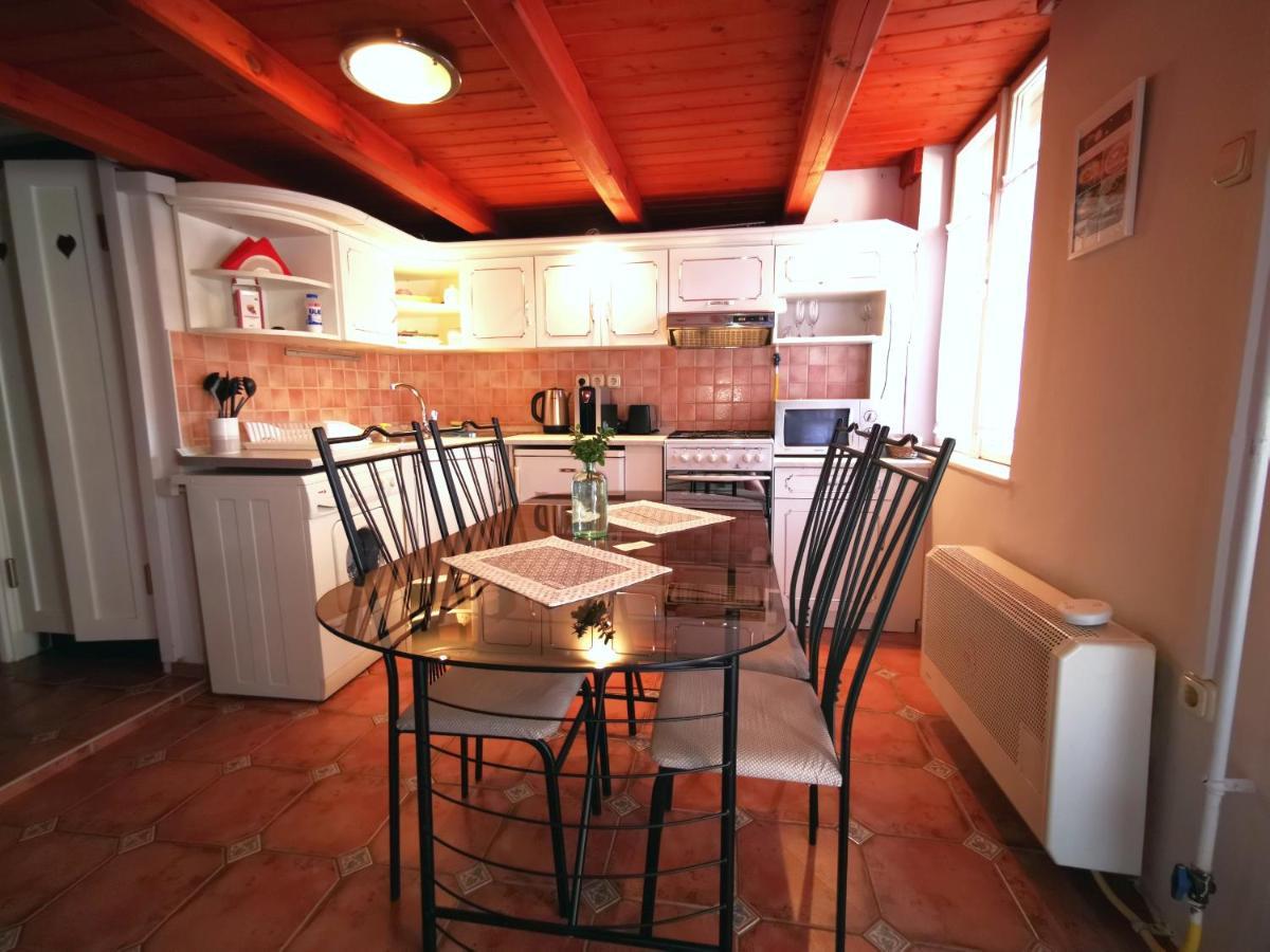 Belvarosi Vintage Apartman A Setaloutcan Miszkolc Zewnętrze zdjęcie
